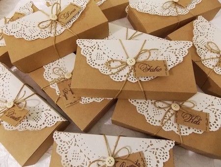 пакування в крафтовий папір - вінтажне паперове мереживо